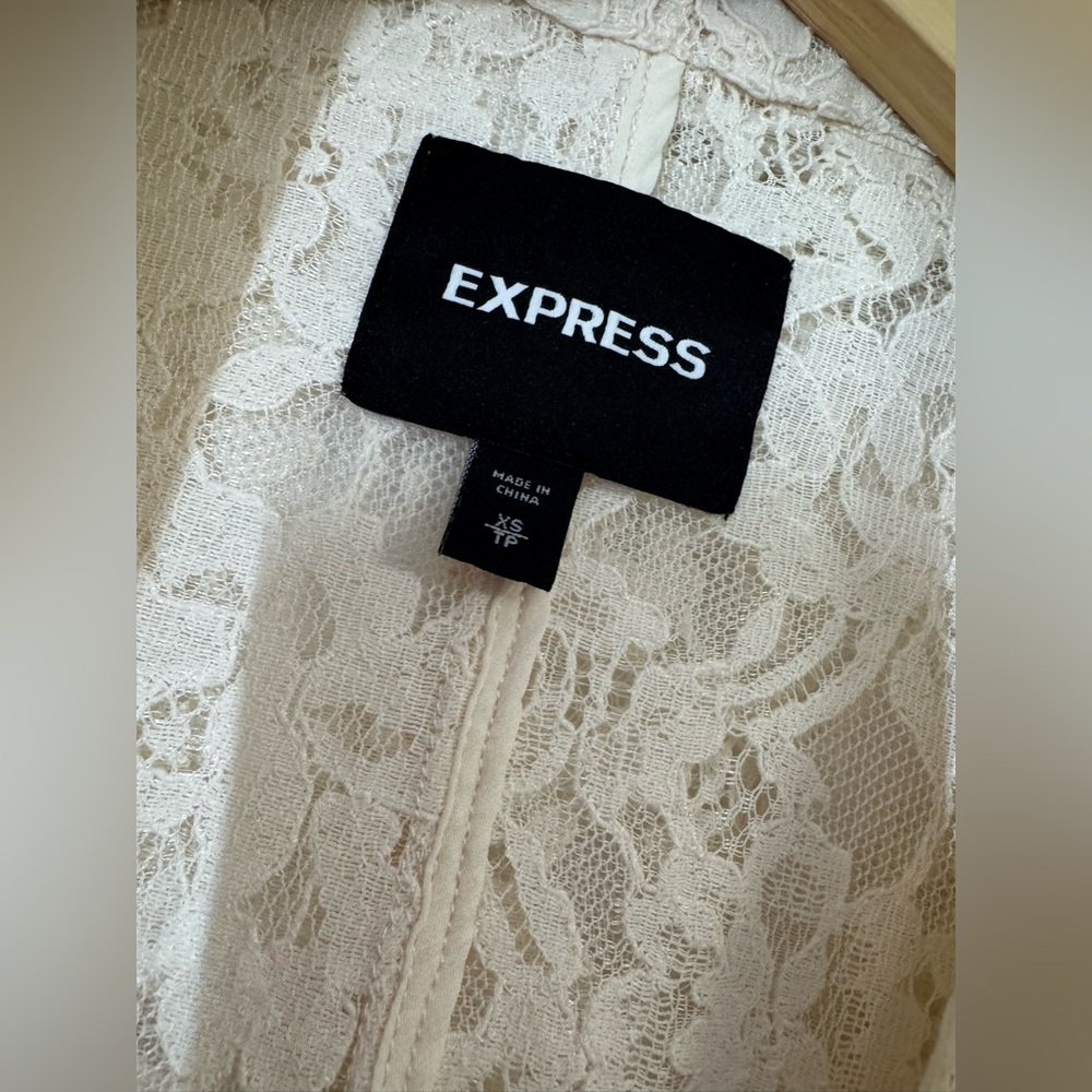 Express Cream Lace Robe Trench - Picture 3 of 6